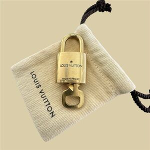Louis Vuitton #305 Brass Lock and Key, Dust Bag included.